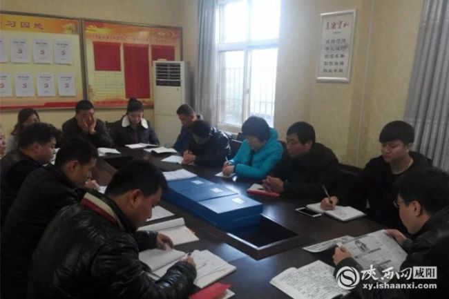 街道党工委书记深入文林路社区带头领学3_副本_副本