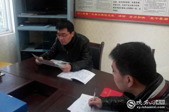 街道党工委书记深入文林路社区带头领学2_副本_副本
