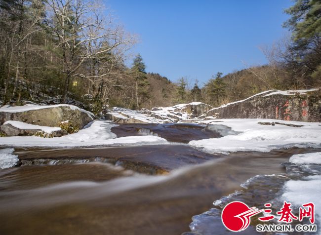 3.冰雪挽着流水低声细语。