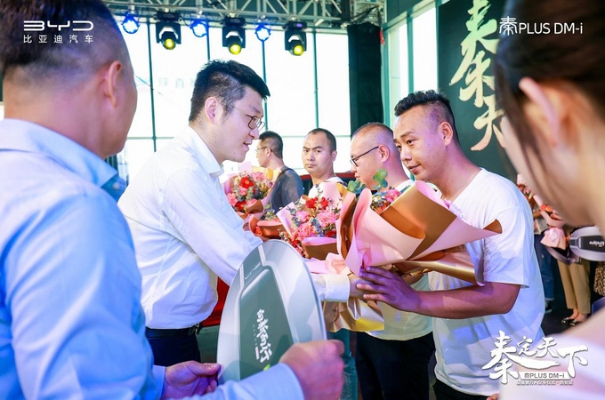 燃油轿车颠覆者秦PLUS DM-i万人交车西安站收官-图3