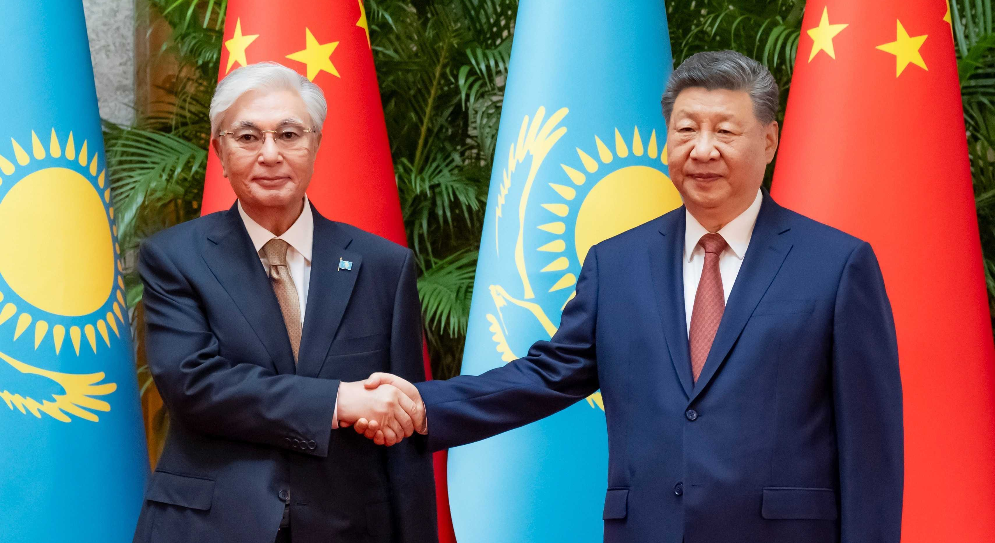习近平会见哈萨克斯坦总统托卡耶夫